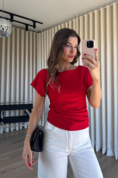 Sue Store Κόκκινη μπλούζα με λεπτομέρεια ντραπέ στο πλάι