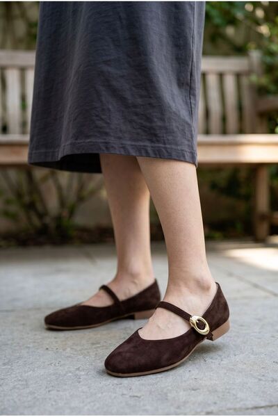 İYİSİNDEN SHOES حذاء باليه نسائي من الجلد السويدي بشريط واحد ومشبك مطاطي، حذا...