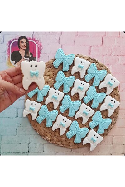 Tatlı Armağanlar İsimli Fiyonlu Erkek Bebek Diş Model Butik Kurabiye - 20 Adet