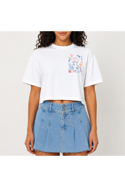 URBANTRENDSTORE Crop T-shirt με λευκό σχέδιο, άνετη εφαρμογή, ακατέργαστη κοπ...
