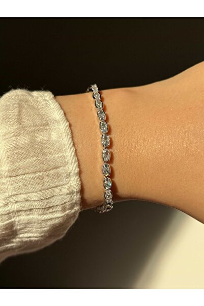 Vola Collection سوار نسائي أنيق من الفولاذ باللون الفضي مرصع بالأحجار البيضاوية