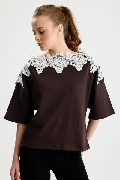 ROSE ARYA Brown Collar Lace Detailed Short Sleeve Tshirt