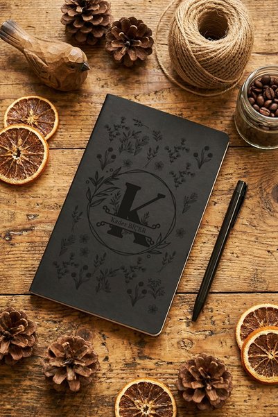 Hedizu K Harfli Kişiye Özel Defter ve Kalem Siyah Doğum Günü Hediyeleri F0Q İ...