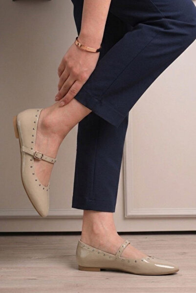Nubbock Balerina vintage crem cu detalii cu capse NK3190