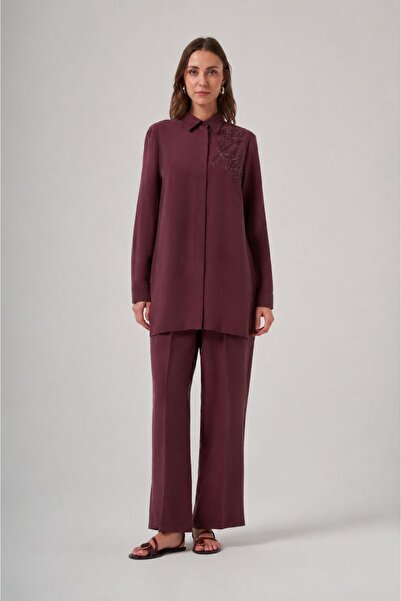 Nuss 1070 Costum cu pantaloni brodați cu mărgele la umeri
