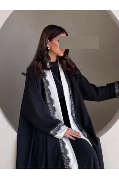 Classy She عباءة من الدانتيل الأسود والأبيض بتصميم مرقع (بدون حجاب)