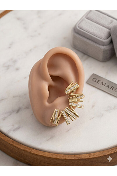 Çağla Accessories أقراط أذن ذهبية مرصعة بحجر الزركون اللامع بخطوط هندسية