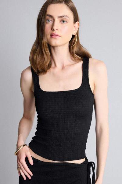 DeFacto Tricou negru cu textură încrețită și decolteu în formă de U, Slim Fit...