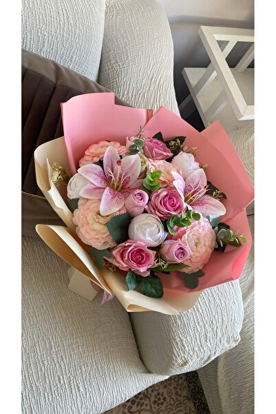 Kelebek Dünyası Pembe Lilyum Buket