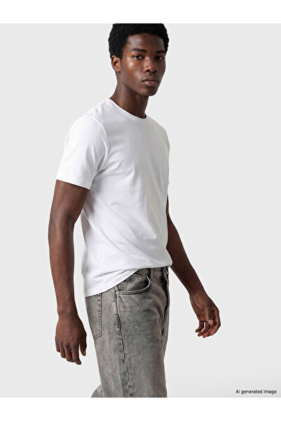 LC Waikiki تي شيرت رجالي من Peak New Season Slim Fit مرن وعصري، 3 قطع