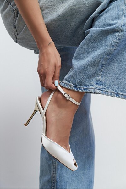 NİŞANTAŞI SHOES حذاء نسائي بكعب من الساتان ماركة Vela Sedef مع تفاصيل مفتوحة ...