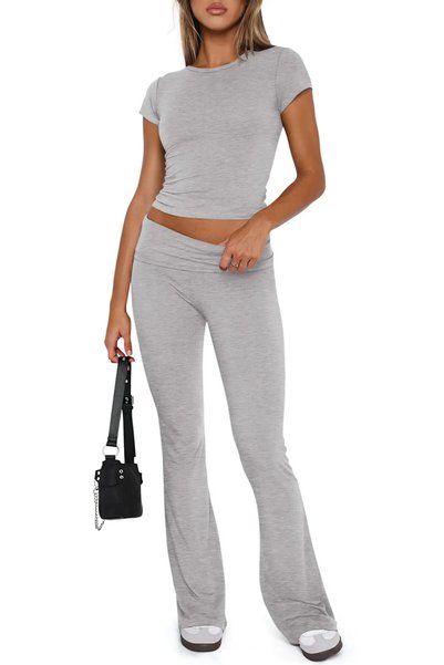 OEM Set trening pentru femei gri cu top crop și pantaloni clopot confortabil ...