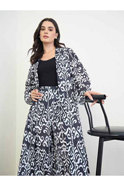 Amirah By Styli طقم عباءة مفتوحة وبنطلون واسع الساق مطبوع باللونين الأسود وال...