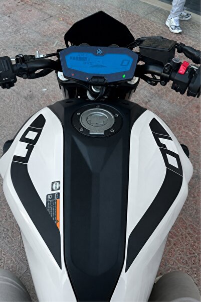Banxtre ملصق لاصق لخزان الوقود باللون الأسود لـ Yamaha MT-07 متوافق مع سنوات ...