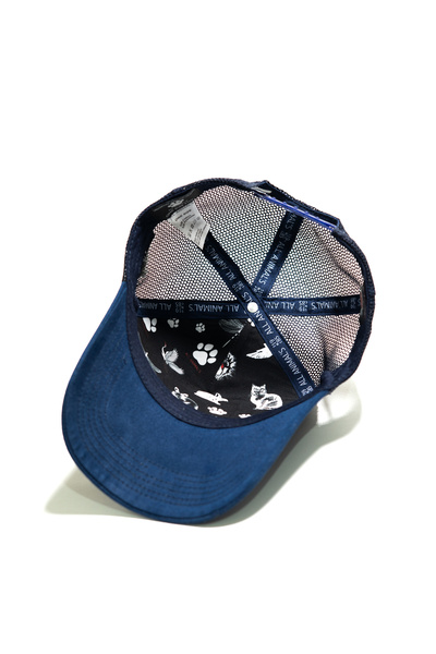 All animals Giraffe Embroidered Trucker Hat – Mesh Hat with Giraffe Embroidery Detail