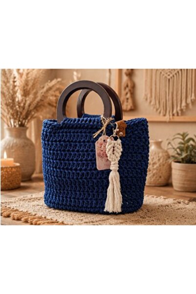 Handmade geantă croșetată albastru regal cu mânere din lemn și ciucure decorativ