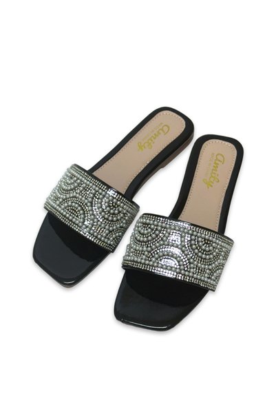 Dhiaa Walk Fashionable Women's Pearl-Embellished Flip Flops - Lightweight, Open-Toe Design for Beach and Everyday Outdoor Wear