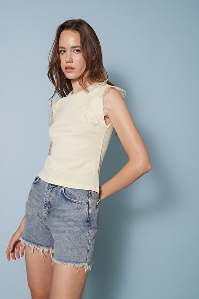 Nisan Sleeveless T-Shirt with Flower Detail on the Shoulders Yellow