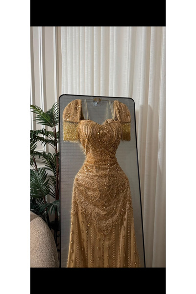 al faten Laila's dress