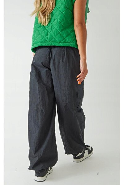 NO BRAND Prettylittlething 42 pantaloni jogger negri, croială lejeră, cu buzu...