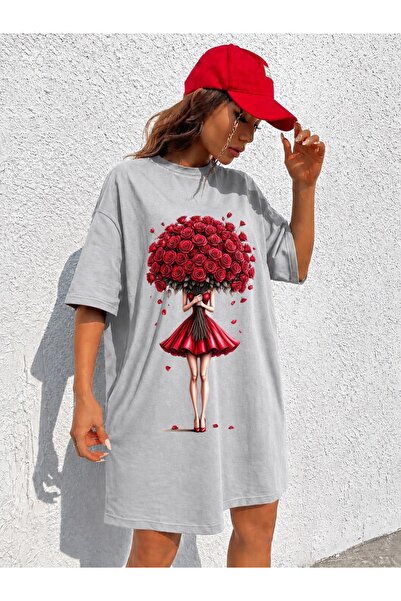 classy moda تي شيرت نسائي طويل جدًا مطبوع عليه شكل امرأة مع باقة ورد