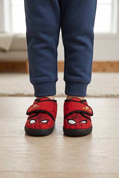 SPIDERMAN حذاء منزلي للأولاد باللون الأحمر - نعال فيلكرو بنعل مانع للانزلاق