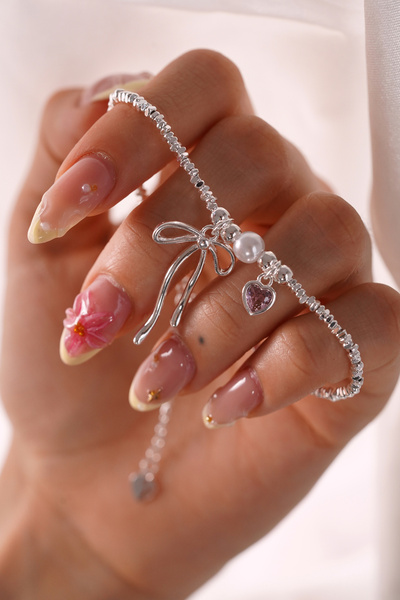 AŞIK ACCESSORIES Kadın Gümüş Renk Kurdele, İnci ve Pembe Kalp Figürlü Prenses Model (Coquette) Işıltılı Zincir Bilekl