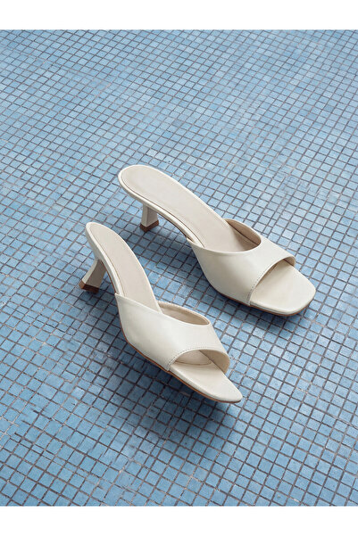LC Waikiki Nevavm Women's Square-Toed Single-Strap Heeled Slippers with a Dif...