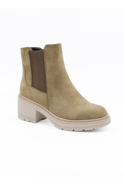 BATA Chunky Heel Chelsea Boots