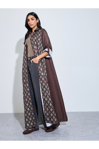 Amirah By Styli عباءة بنية مطبوعة مفتوحة من الأمام مع أكمام قابلة للطي
