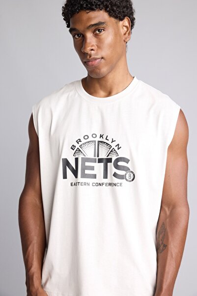 DeFacto قميص NBA Brooklyn Nets برقبة دائرية وقصة مربعة الشكل H8273AX26AU
