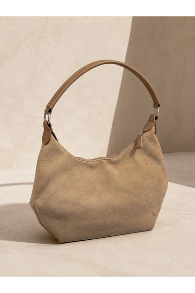 Luminos Butik حقيبة كتف نسائية من الجلد السويدي البيج ذات مظهر منحني CNT725