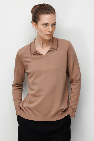 Desen Triko Women's Polo Neck Embroidered Thin Knitwear Blouse 26361 - Moka