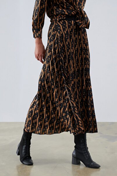 Gusto Satin Pleated Skirt with g Logo - Black