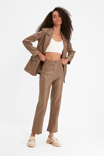 Trendyol Collection Παντελόνι από συνθετικό δέρμα ίσιας κοπής Mink - TWOAW22PL0284