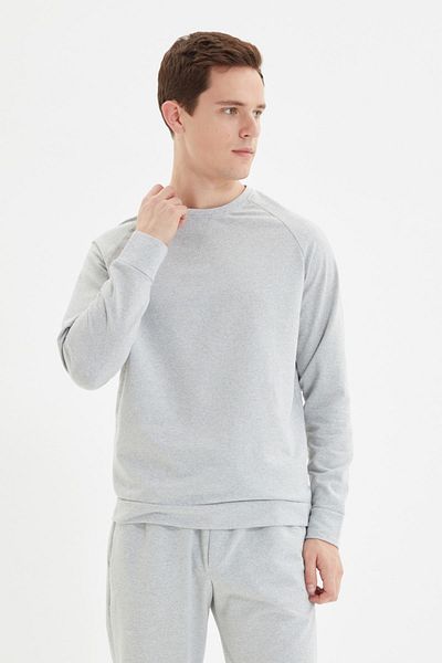 Trendyol Collection Graues Pyjama-Set mit normaler Passform - TMNAW22PT0510
