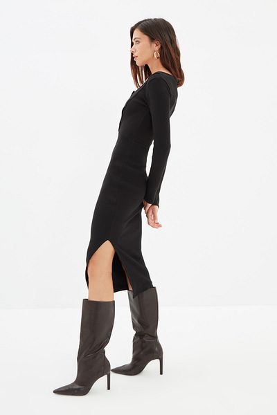 Trendyol Collection Czarna, zapinana na guziki, dopasowana, kwadratowa sukienka z długim rękawem, prążkowana, elastyczna sukienka midi z rozcięciem TWOAW22EL0431
