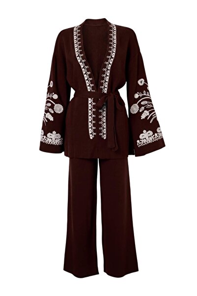 Trendyol Modest Καφέ διπλό κοστούμι πλεκτό με διπλό γιακά και ζώνη, με κέντημ...