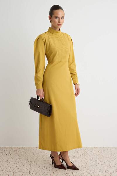 Trendyol Modest Μουσταρδί φόρεμα χωρίς επένδυση με μεταλλική λεπτομέρεια κορσ...