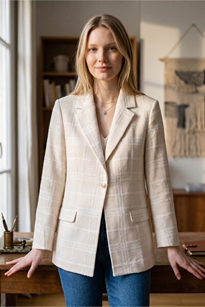the blazer obsessed Kadın Krem Beyaz Ekose Gold Düğmeli Blazer Ceket