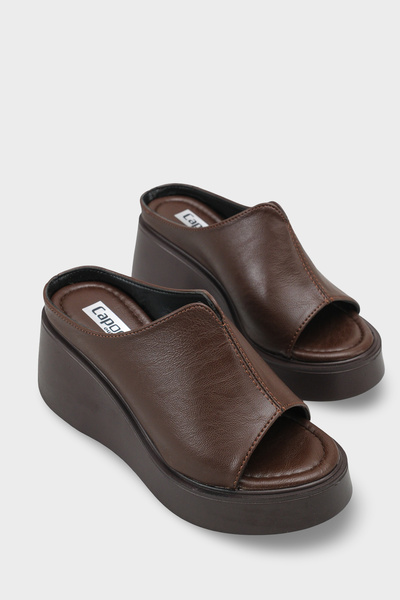 Capone Outfitters Γυναικείες παντόφλες με τακούνι Shandee