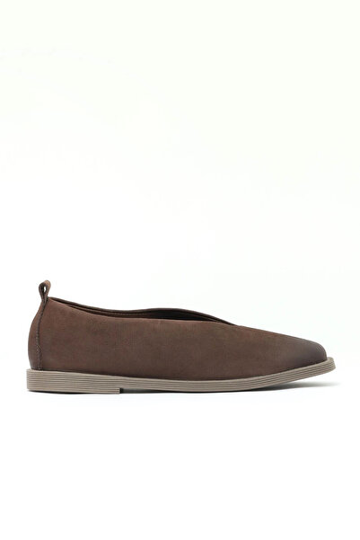 Bueno Shoes حذاء باليرينا نسائي بني من جلد نوبوك 01wd4201