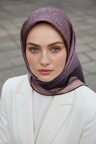 Vissona %100 Twill Barok Desenli Pudra Renkli 90x90 Eşarp Dikim Şekli: El Dikişi