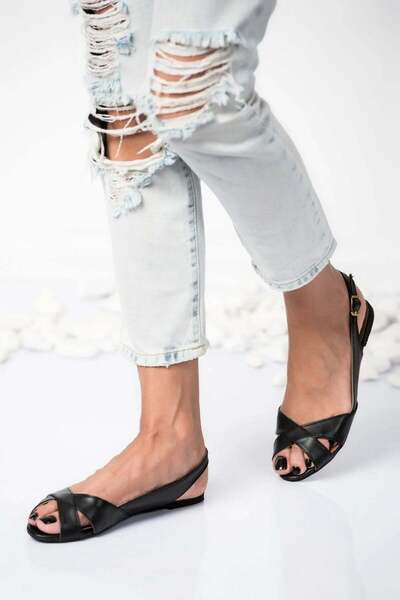 Fox Shoes صندل نسائي أسود9726106609