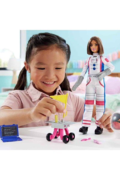 Barbie Deluxe Kariyer Bebek - Astronot, tekerlekli keşif aracı ve uzay kaskı dahil 10 aksesuar