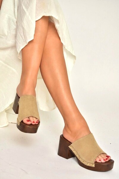 Fox Shoes Y996594002 Bej Süet Kalın Topuklu Kadın Terlik