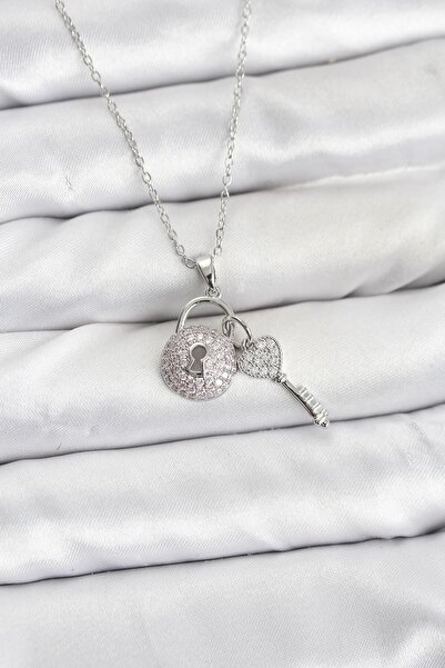 Inure Jewelry سلسلة فولاذية 316L فضية اللون مع قفل على شكل مفتاح مرصع بحجر ال...