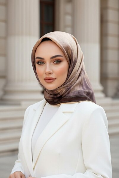Vissona 100% Twill İpek Monogram Desenli Bej Renkli 90x90 Dikim Şekli : El Dikişi Eşarp