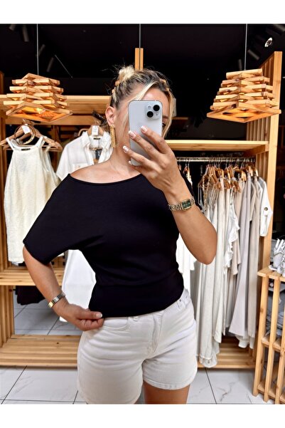 Gözde Tasarım Butik بلوزة نسائية سوداء اللون بياقة قاربية وأكمام قصيرة من مود...