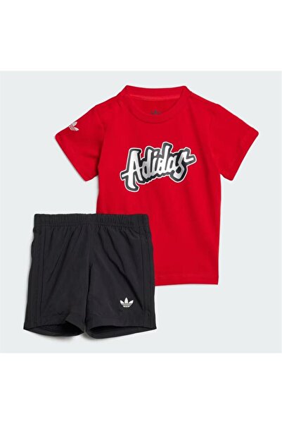 adidas طقم ملابس رياضية للأطفال باللون الأحمر مع تي شيرت قصير JC9102